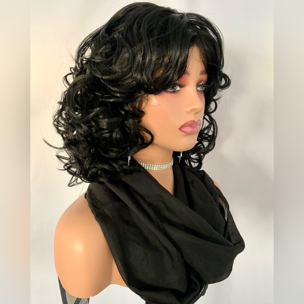 A Retro Vintage Style “Put On & Go” Black Synthetic Wig for Daily Wear/Events🌹 - Picture 3 of 5
